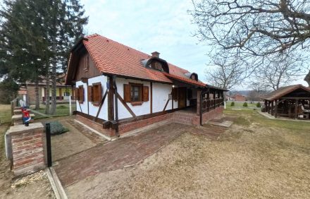 Umjetnička etno kuća Luka